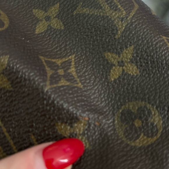 Authentic louis Vuitton monogram montsouris mm backpack with DEFECT in canvas - Picture 10 of 13